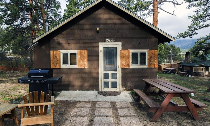 Estes Park Casa | Triple R Cottages- 2 cabin