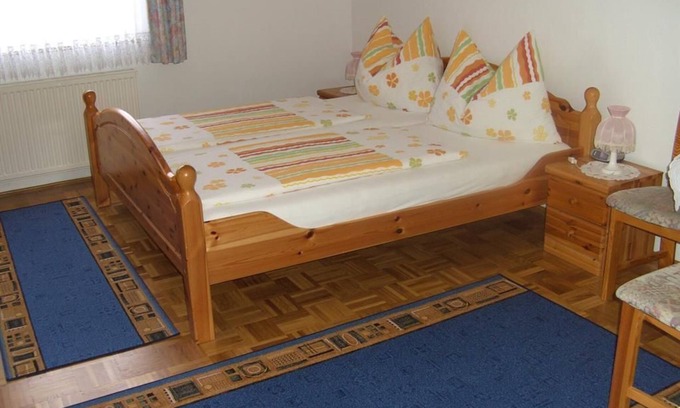 Straden Cama Y Desayuno | Triple room no. 1 - Gästehaus Stöckler