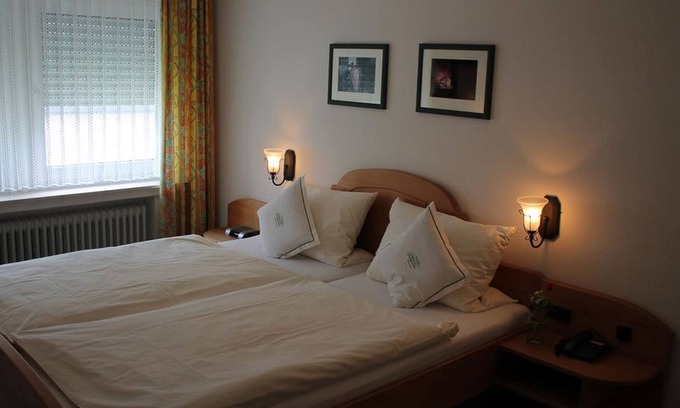 Oberhenneborn Apartamento | Triple room with shower/WC