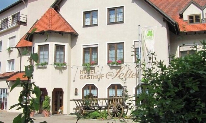 Wiesensteig Apartamento | Triple room with shower and toilet
