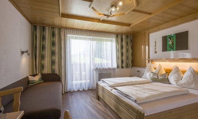 Soell Cabaña | Habitación Triple con ducha, aseo - Pension Obinghof