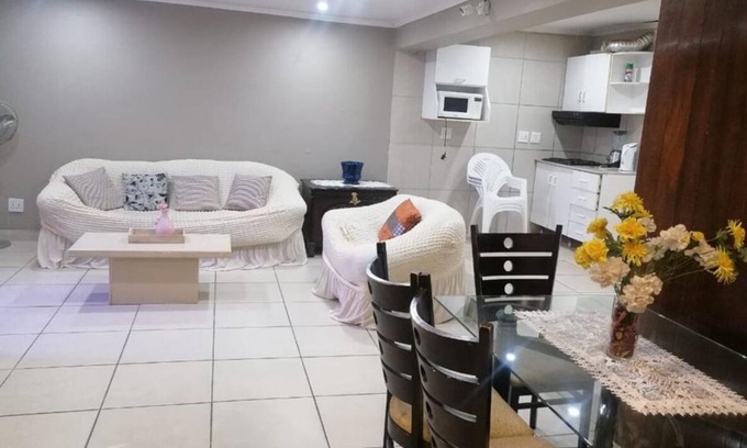 Bezuidenhout Valley Casa | Triple T guest house