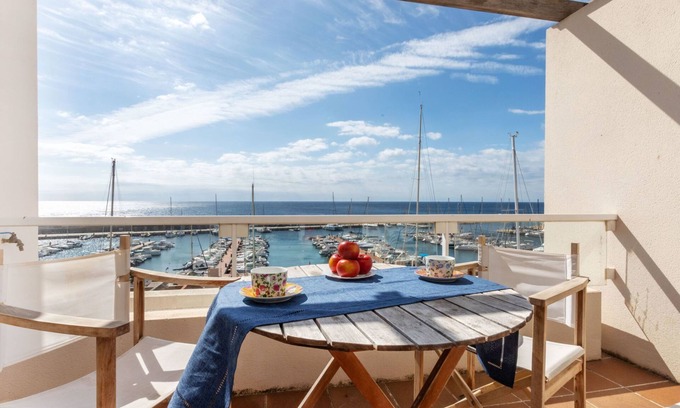 Calafat Apartamento | Triplex Mare Nostrum by Interhome