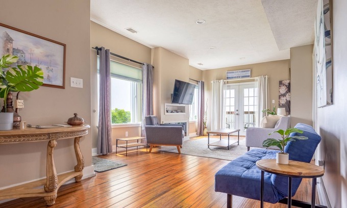 Mexican War Streets Casa | Triplex Minutes From Downtown! Great View! Free Parking