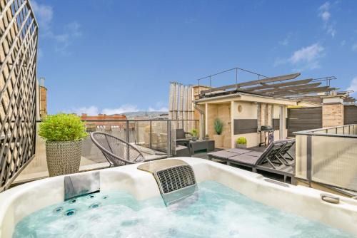 Terezvaros Apartamento | Triplex, Rooftop with Parlament view & Jacuzzi