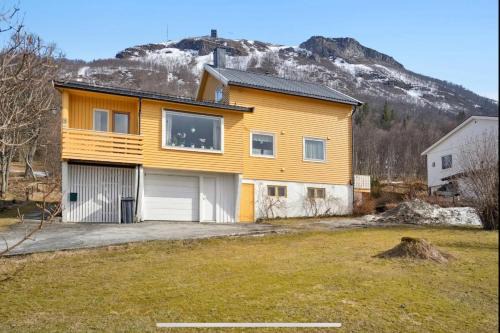 Tromsdalen Casa | Tromsø pearl near mountains, city life and northern lights