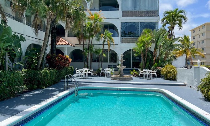 Central Beach Hotel | Tropi Rock