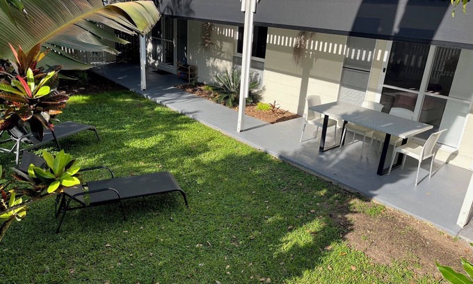 Port Douglas Apartamento | Tropic Gardens - Walking distance to town - 2 bedroom holiday unit with yard