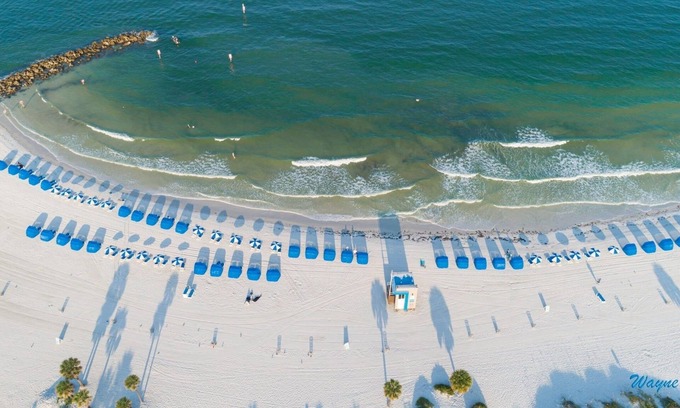 Treasure Island Condominio | Tropic Terrace Suite #27 - Beachfront Rental 1 Bedroom Condo by Redawning