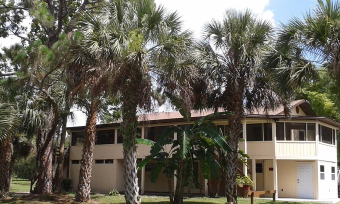 Sarasota Casa | TROPICAL DE 2 DORMITORIOS "TREE HOUSE" UNIT "A" EN EQUIN RANCH