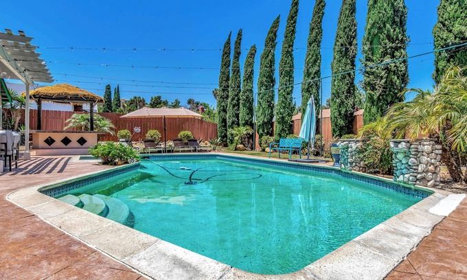 Bay Terraces Casa | Tropical Bliss - Large Pool and Spa, Game Room, 12 min to dwntwn and King Beds!