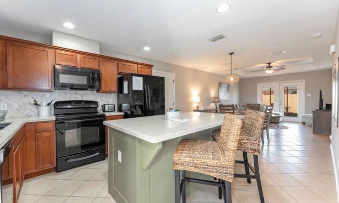 Laguna Vista Casa | Tropical Casita located in South Padre Island Golf Community