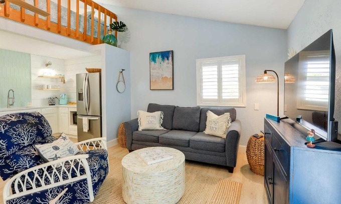 Hobe Sound Casa | Tropical Cottage Less Than 2 Mi to Hobe Sound Beach!