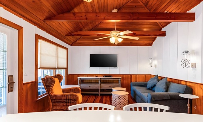 Captiva Hotel | Tropical Escape in Spacious Cottage w/Kitchen | Onsite Pools | Free Parking