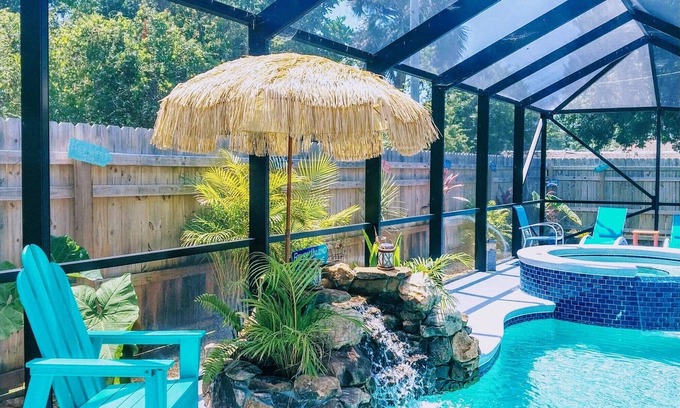 Vero Beach Casa | Tropical escape! Heated pool with hot tub ,Tiki Bar. Close Beaches, live music !