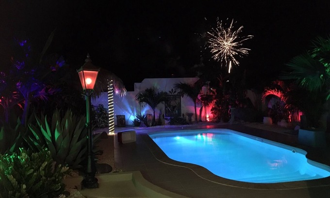 De Bruynewijk Villa | PISCINA PRIVADA Villa de 3 dormitorios ~ 90 segundos de la playa ~ piscina propia y tiki Ba