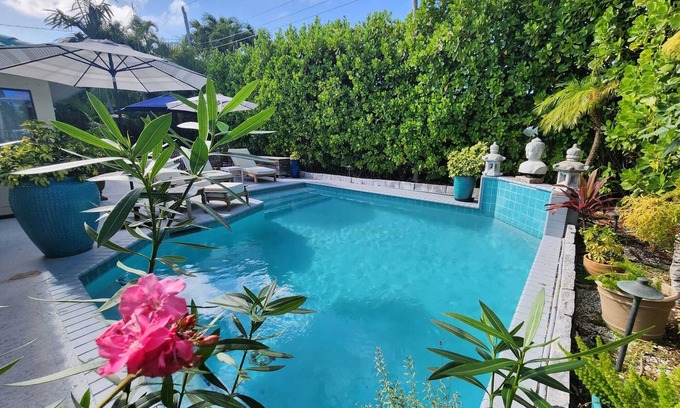 South Corals Casa | Tropical Garden by the Beach! BNR Vacation Rentals