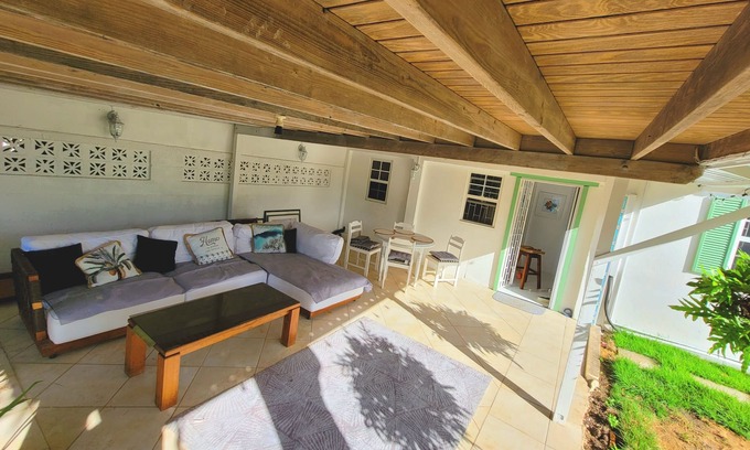 Rockley Cabaña | Tropical garden cottage in the heart ❤️ of the south coast.