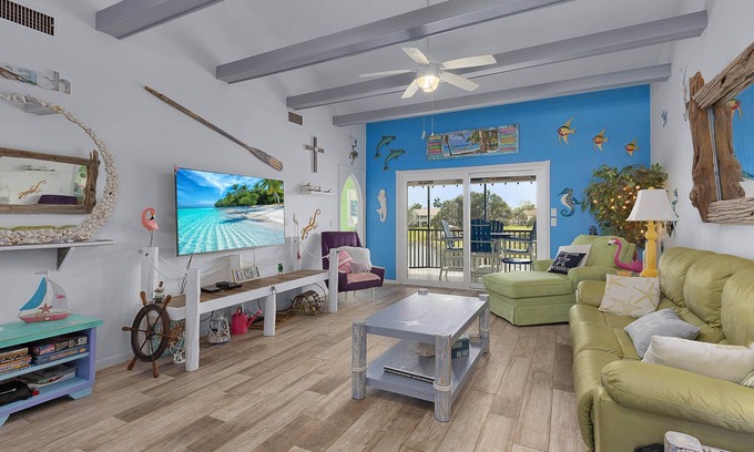 Biggar Condominio | Tropical Getaway – 2BR/2BA Condo with Pond View on Golf Course