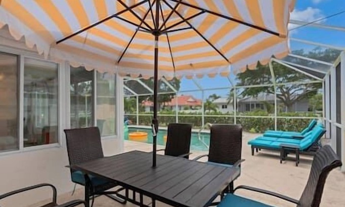 Bradenton Casa | Tropical Getaway: Pool, Putting Green,Near Beaches