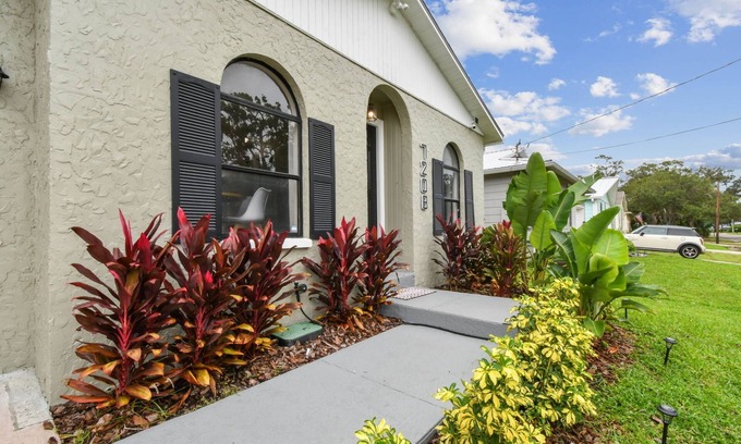 Port Tampa City Casa | Tropical Haven- New, Central, Hot Tub, Deck, Full Kitchen, 5 min to Beach!