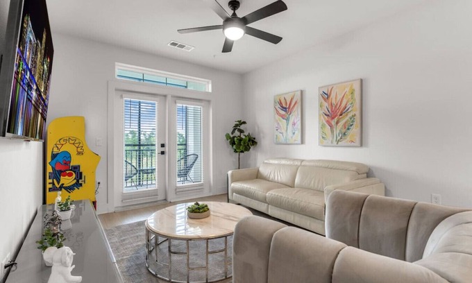 Ruskin Apartamento | Tropical Hideaway: Amazing 3-Bed Oasis with Pool