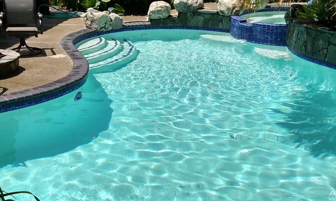 Lake Forest Casa | Casa tropical, piscina climatizada, spa, chimenea, chimenea, aire central nuevo, apilable