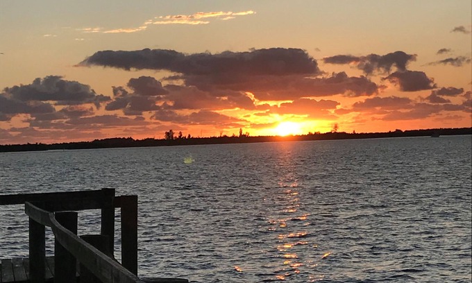 Sebastian Casa | Tropical home, use of owners Indian River Lagoon docks just down sandy road.