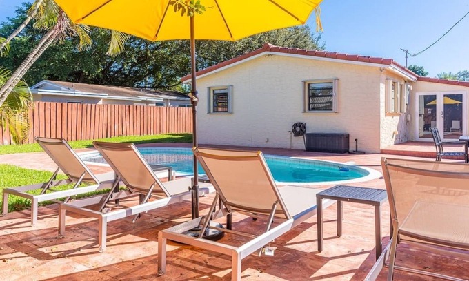 Driftwood Casa | Tropical Home with Guest house and Private Pool