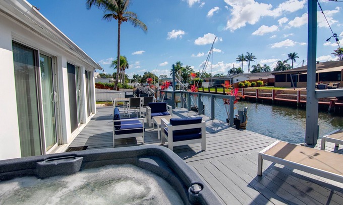 Melaleuca Gardens Casa | Paradise 2 Modern waterfront 2mi. Arpt 4 mi. Bch