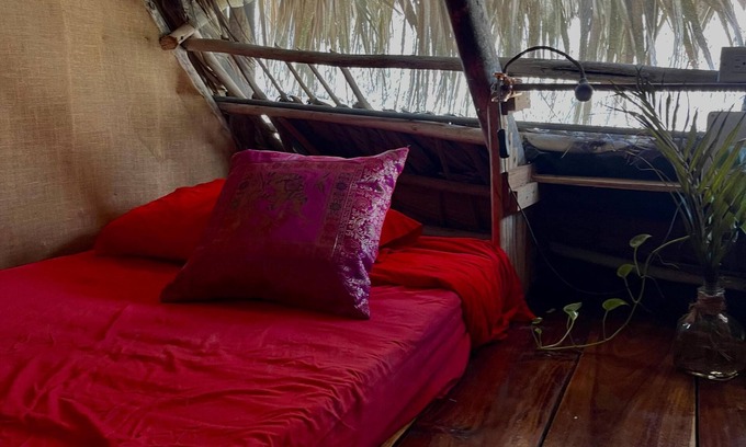 Samana Casa | Tropical hostel with community vibe, 5 minutes from El Valle beach in Samaná.