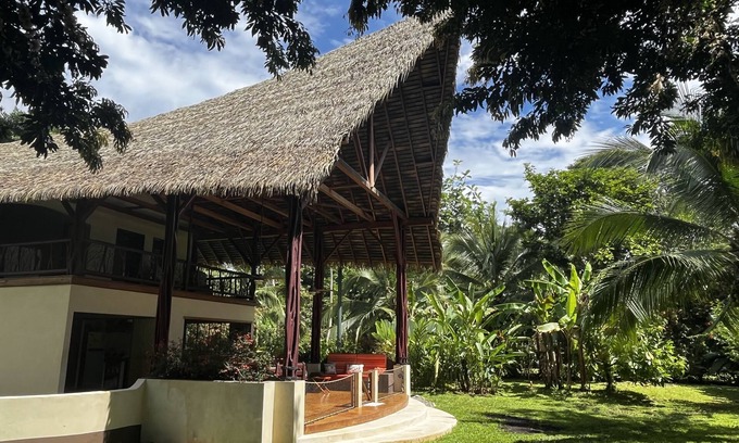 Puerto Jiménez Casa | Casa tropical en la Península de Osa, cerca de la playa en un barrio tranquilo