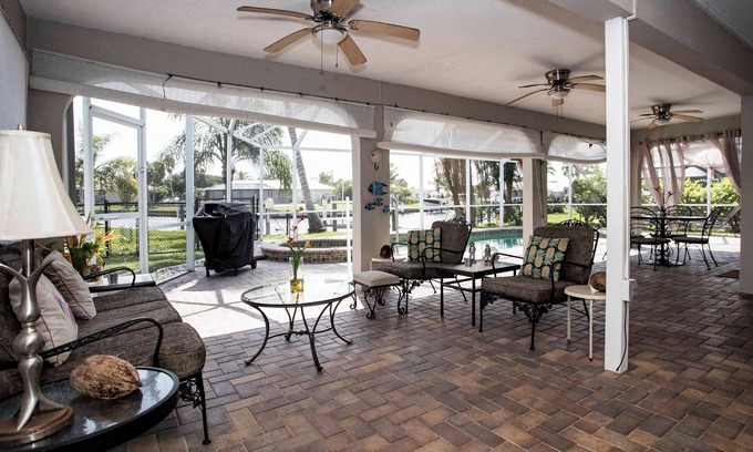 Punta Gorda Casa | Tropical island style pool home