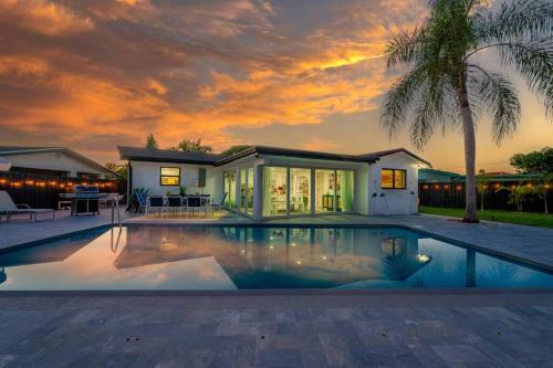 Parker Ridge Casa | Tropical Jungle Pool House in West Palm minutes from the beach, downtown, & PBI!