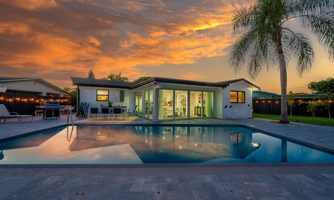 Parker Ridge Casa | Tropical Jungle Pool House in West Palm minutes from the beach, downtown, & PBI!