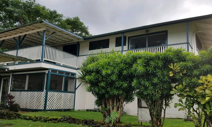 Keaau Casa | Casa tropical en el paraíso 1 acre patio Nivel inferior solo toneladas de basrment