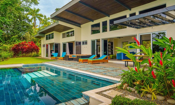 Dominical Casa | Tropical Modern Masterpiece: 3br/3.5b Infinity pool w/ World Class Ocean Views.