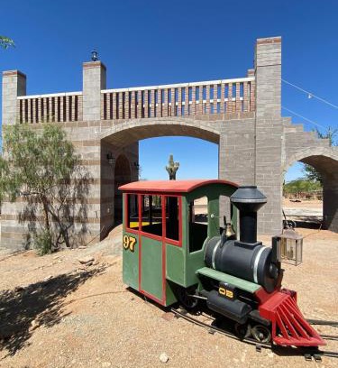 East Mesa Casa | Tropical Mountain Valley Casita