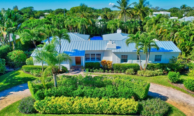 Lake Ida Shores Casa | Tropical Oasis - 5 bdrm w/ pool & private cottage in Delray Beach