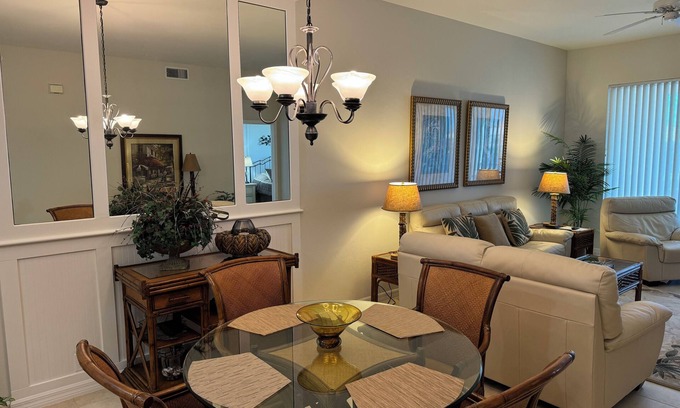 Tropical Cove Condominio | Tropical Oasis at Lexington CC Lake Village