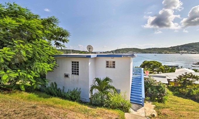 Culebra Pueblo Apartamento | ¡NUEVO! Culebra Apt w / Deck & Bay Views- Minutos a la playa