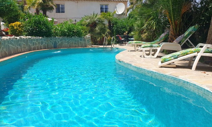 Cullar Apartamento | Tropical oasis, rural Andalucía—tropical garden, huge pool, perfect for couples