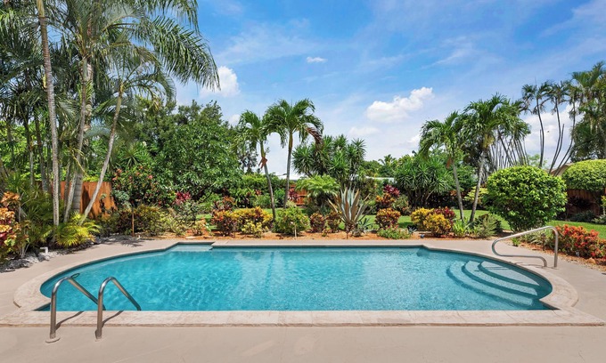 Wellington Casa | Impresionante Oasis Tropical ~ 3 millas, 6 minutos hasta WEF ~ 32 'Piscina de agua salada climatizada