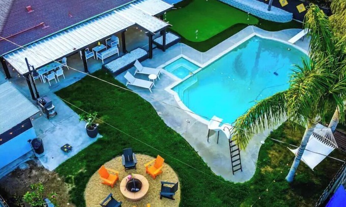 Patton Casa | Tropical Oasis Retreat Pool/Jacuzzi/Game room/Bar