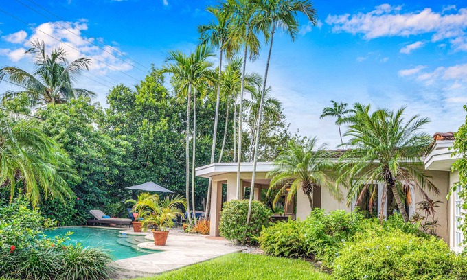 Harbor Beach Casa | Tropical Oasis | Beach Proximity | Heated Pool | Quiet Neighborhood | Lake Key | H0MES