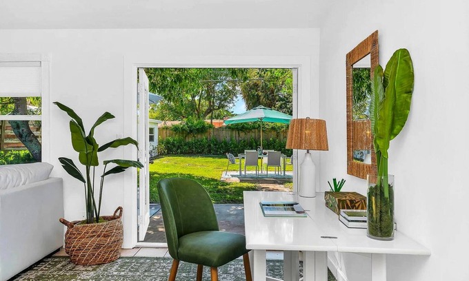 Country Club Park Casa | Tropical Oasis w/ Hot Tub Near Astonishing Beaches