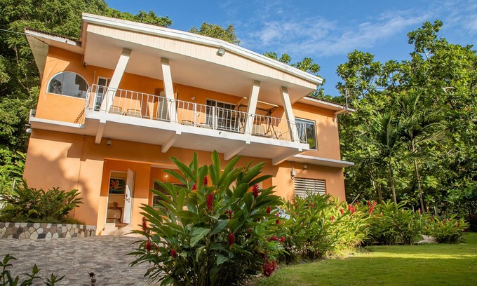 Ocho Rios Villa | Villa cerca del río Dunn, playas, montaña mística, compras, vacaciones familiares