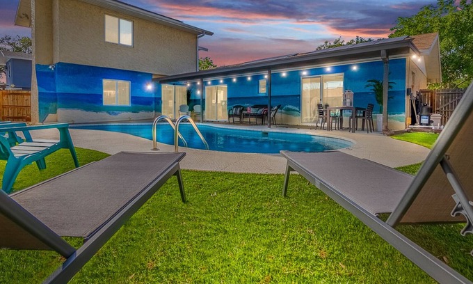 Walsingham Casa | Heated Pool. Tropical Hideaway on 108th☆ Sleeps 10. 4 Bdrm 3 bath Pool Home☆8 mins to IRB.