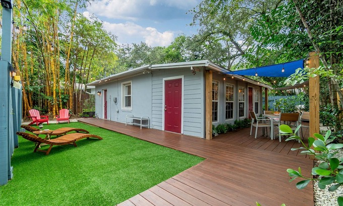 Sailboat Bend Casa | Tropical Paradise in Historic Sailboat Bend!