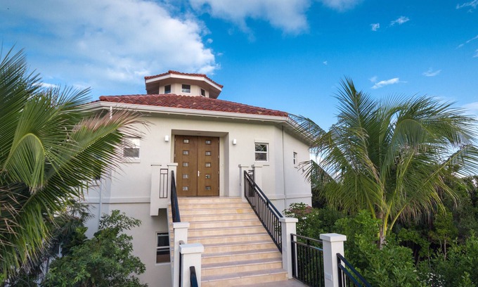 Long Bay Hills Villa | Karana Luxury Penthouse Loft - En la playa - Vista al mar y brisa - Piscina - Privacidad